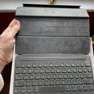 Apple Smart Keyboard For Apple iPad 10.2" (7th Generation 2019)10.5" iPad Pro